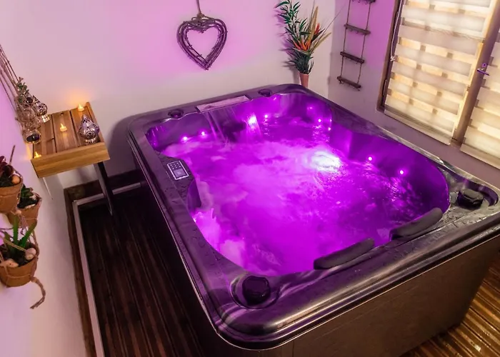 Couette-café Aux 3 Nuances Privatives&spa *